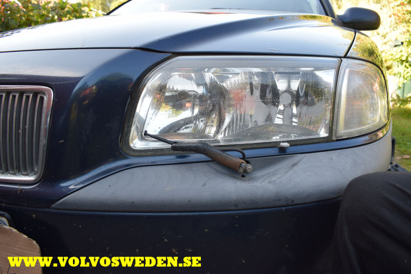 volvosweden.se/images/Volvo_guider_manualer/Guider/Byta%20st%C3%B6tf%C3%A5ngare%20fram%20Volvo%20S60%20S80%20V70/Byta%20st%C3%B6tf%C3%A5ngare%20fram%20Volvo%20S60%20S80%20V70%20%281%29.JPG