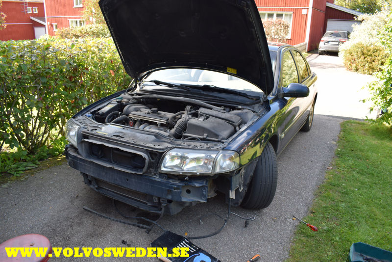volvosweden.se/images/Volvo_guider_manualer/Guider/Byta%20st%C3%B6tf%C3%A5ngare%20fram%20Volvo%20S60%20S80%20V70/Byta%20st%C3%B6tf%C3%A5ngare%20fram%20Volvo%20S60%20S80%20V70%20%283%29.JPG