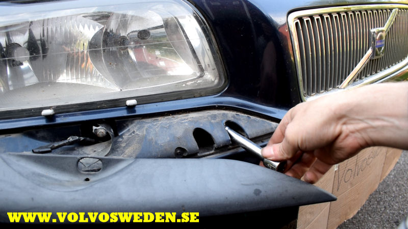 volvosweden.se/images/Volvo_guider_manualer/Guider/Byta%20st%C3%B6tf%C3%A5ngare%20fram%20Volvo%20S60%20S80%20V70/Byta%20st%C3%B6tf%C3%A5ngare%20fram%20Volvo%20S60%20S80%20V70%20BILD%2010.jpg