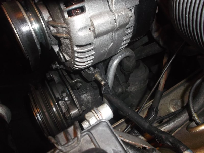 http://volvosweden.se/images/Volvo_guider_manualer/Guider/Generator_justering/Generator%20drivremjustering%20003.jpg