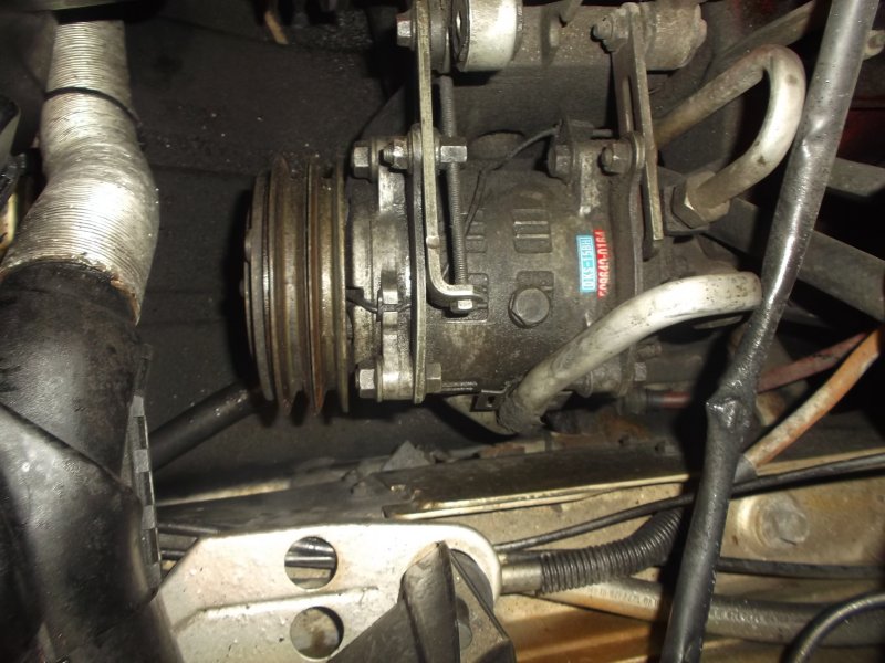http://volvosweden.se/images/Volvo_guider_manualer/Guider/Generator_justering/Generator%20drivremjustering%20013.jpg
