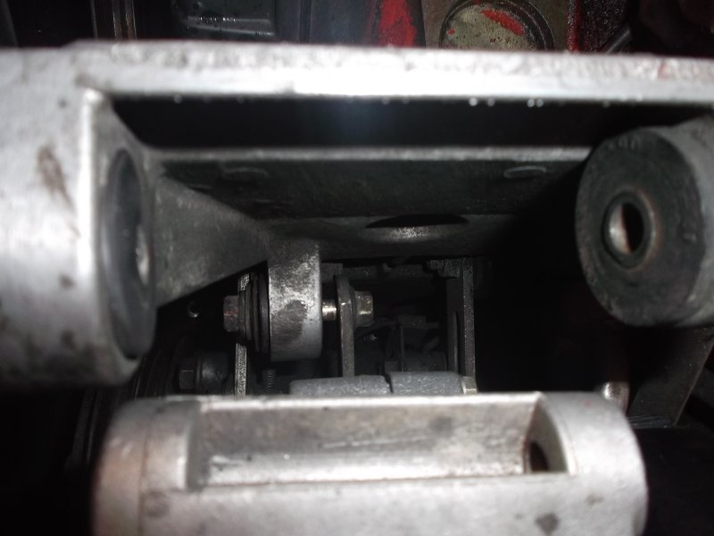 http://volvosweden.se/images/Volvo_guider_manualer/Guider/Generator_justering/Generator%20drivremjustering%20017.jpg