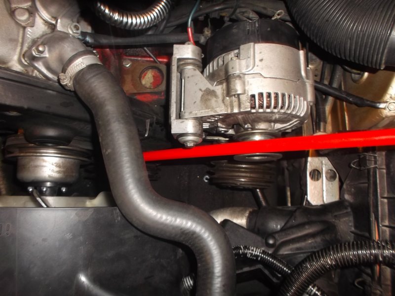 http://volvosweden.se/images/Volvo_guider_manualer/Guider/Generator_justering/Generator%20drivremjustering%20020.jpg