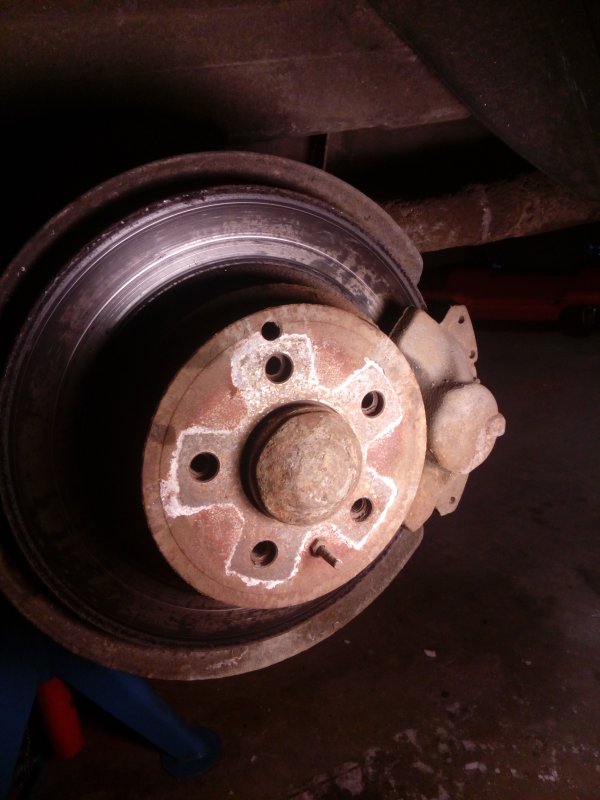 http://volvosweden.se/images/Volvo_guider_manualer/Guider/Justera_handbromsbackar_Volvo_850_V70/Bromsskiva_Volvo_850_V70.jpg