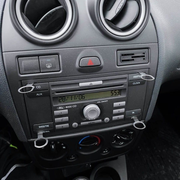 volvosweden.se/images/Volvo_guider_manualer/Guider_Artiklar/Ford%20radio%20serienummer/Lossar__ford_radio_centerkonsoll_radionycklar_stereo_fiesta_focus_Ford.jpg