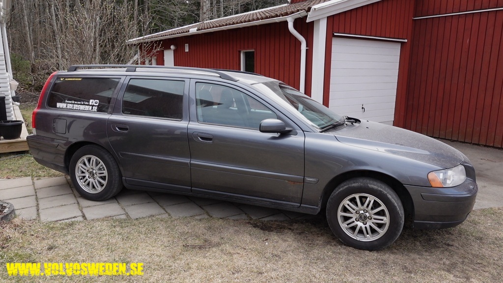 volvosweden.se/images/Volvo_guider_manualer/Hur_man_byter_kamrem_vattenpump_kamrems_spannare_Volvo_S60_S80_V70_XC70_XC90_V40_S40_XC60_2000_till_2008/Hur_man_byter_kamrem_vattenpump_Volvo_S60_S80_V70_XC70_XC90_S40_C70_V40_V70N_P2_2000_till_2008_bild1.JPG
