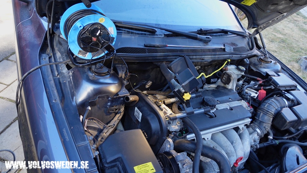 volvosweden.se/images/Volvo_guider_manualer/Hur_man_byter_kamrem_vattenpump_kamrems_spannare_Volvo_S60_S80_V70_XC70_XC90_V40_S40_XC60_2000_till_2008/Hur_man_byter_kamrem_vattenpump_Volvo_S60_S80_V70_XC70_XC90_S40_C70_V40_V70N_P2_2000_till_2008_bild17.jpg