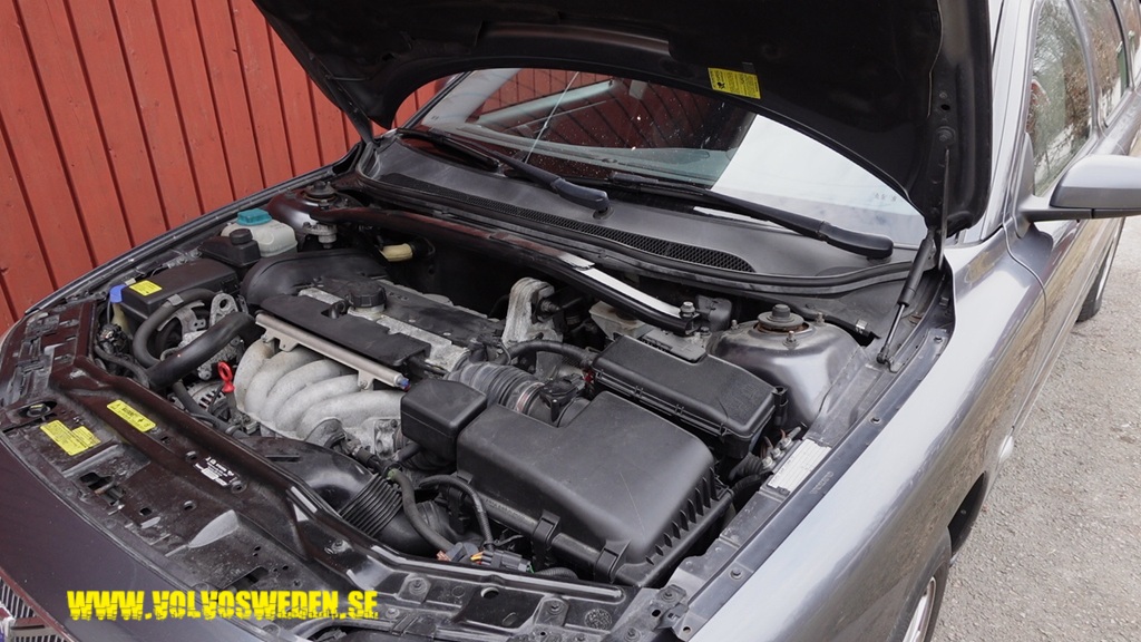 volvosweden.se/images/Volvo_guider_manualer/Hur_man_byter_kamrem_vattenpump_kamrems_spannare_Volvo_S60_S80_V70_XC70_XC90_V40_S40_XC60_2000_till_2008/Hur_man_byter_kamrem_vattenpump_Volvo_S60_S80_V70_XC70_XC90_S40_C70_V40_V70N_P2_2000_till_2008_bild2.jpg