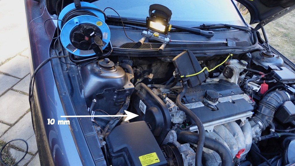 volvosweden.se/images/Volvo_guider_manualer/Hur_man_byter_kamrem_vattenpump_kamrems_spannare_Volvo_S60_S80_V70_XC70_XC90_V40_S40_XC60_2000_till_2008/Hur_man_byter_kamrem_vattenpump_Volvo_S60_S80_V70_XC70_XC90_S40_C70_V40_V70N_P2_2000_till_2008_bild20.jpg