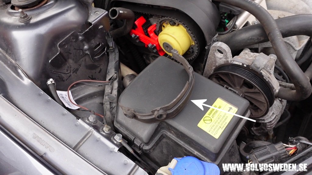 volvosweden.se/images/Volvo_guider_manualer/Hur_man_byter_kamrem_vattenpump_kamrems_spannare_Volvo_S60_S80_V70_XC70_XC90_V40_S40_XC60_2000_till_2008/Hur_man_byter_kamrem_vattenpump_Volvo_S60_S80_V70_XC70_XC90_S40_C70_V40_V70N_P2_2000_till_2008_bild32.jpg