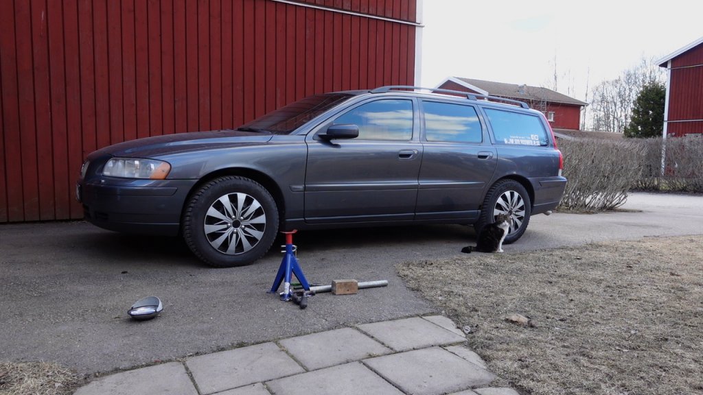 volvosweden.se/images/Volvo_guider_manualer/Hur_man_lagar_rosth%C3%A5l_och_rostskador_p%C3%A5_sin_bil_utan_svets/Hur_man_lagar_rost_utan_svets_p%C3%A5_sin_bil_bild1.jpg